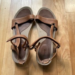 Light brown leather Teva Sandals